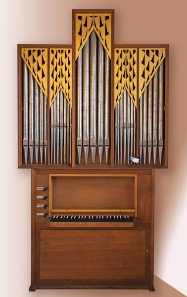 Eine kleine Orgel mit goldenen Pfeifen.