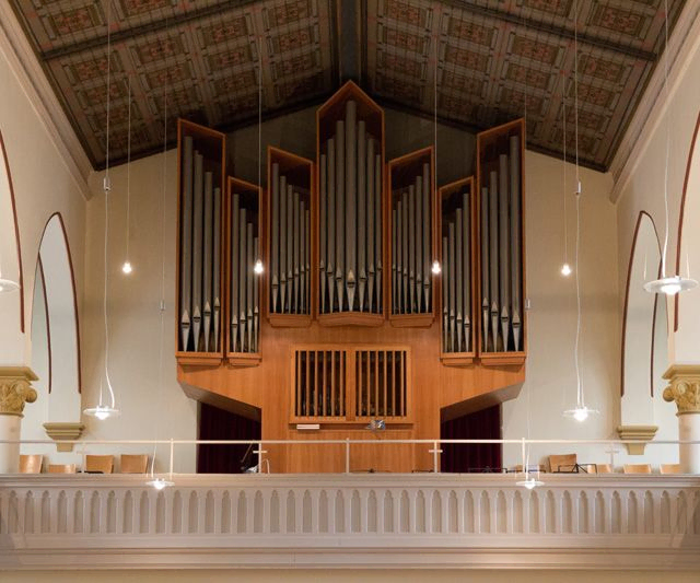 Die Kirchenorgel.